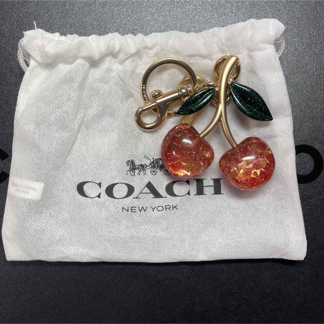 COACH コーチ チェリー　アクセサリー　キーリング　キーホルダーレディース