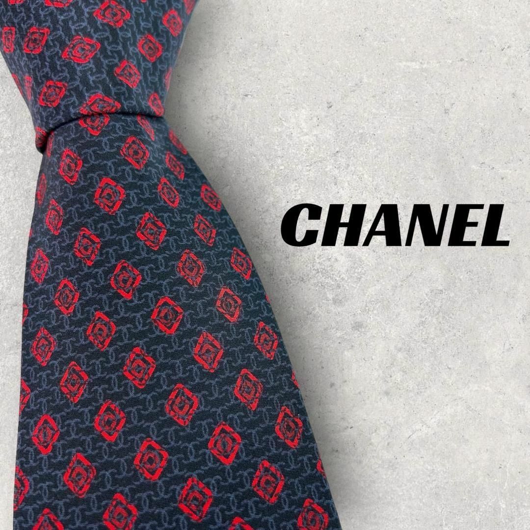 CHANEL(シャネル)の【5727】美品！CHANEL　ネクタイ　ブラック×レッド系　ココマーク メンズのファッション小物(ネクタイ)の商品写真