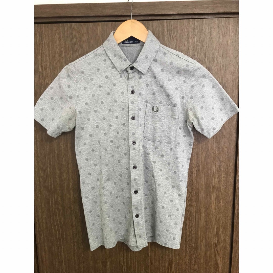 【美品】FRED PERRY 半袖シャツ（グレーのドット柄）XS 【中古】 | フリマアプリ ラクマ