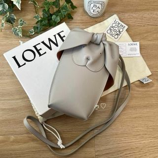 ロエベ(LOEWE)のLOEWE　ロエベ　バニーポケット　スマホショルダー　斜めがけポシェット　うさぎ(ショルダーバッグ)