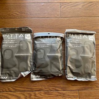 ピッタマスク(ピッタ・マスク)のPITTA MASK GRAY✖️3(日用品/生活雑貨)