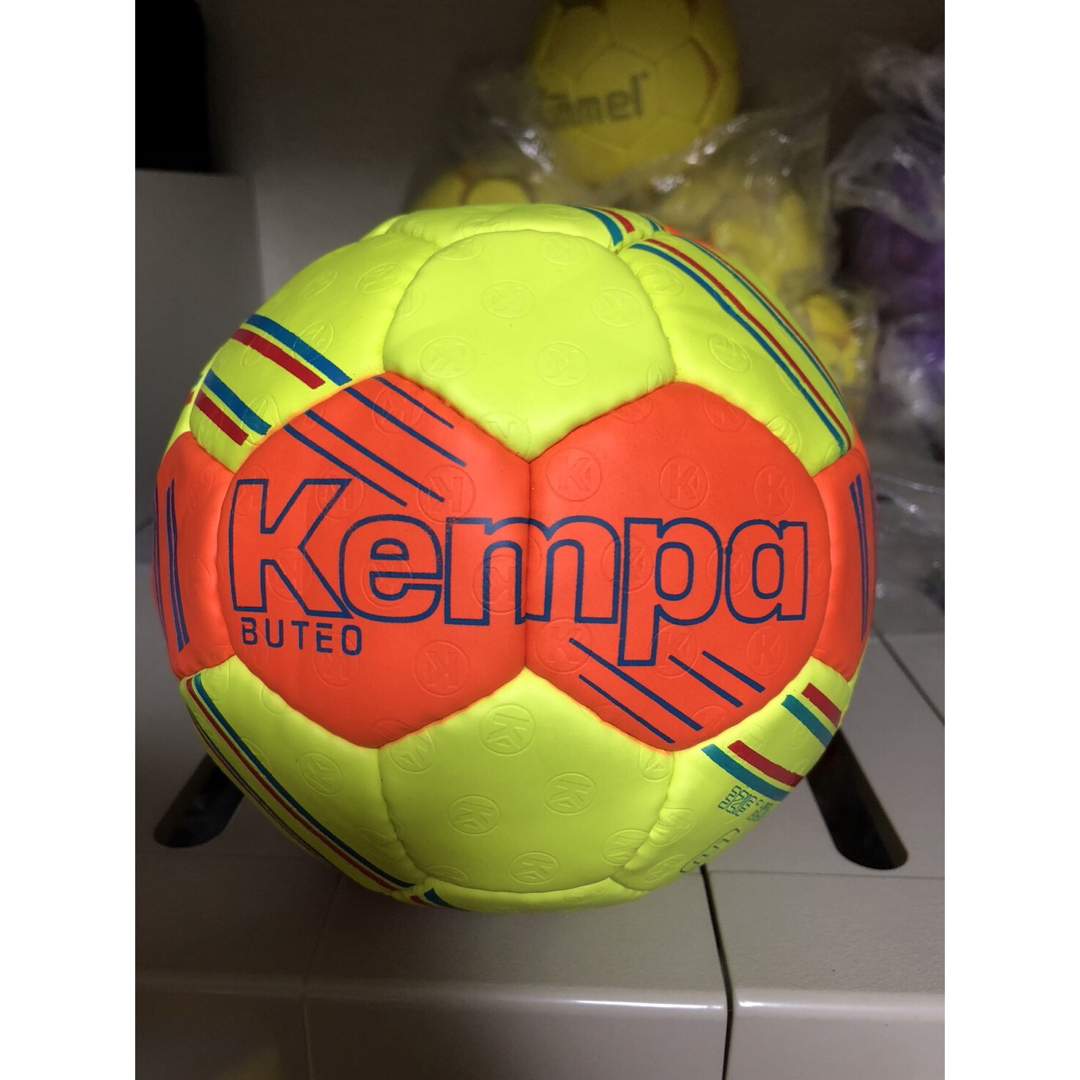 molten(モルテン)の【ハンドボール】Kempa（ケンパ）Buteo３号球 オレンジ・イエロー スポーツ/アウトドアのサッカー/フットサル(ボール)の商品写真