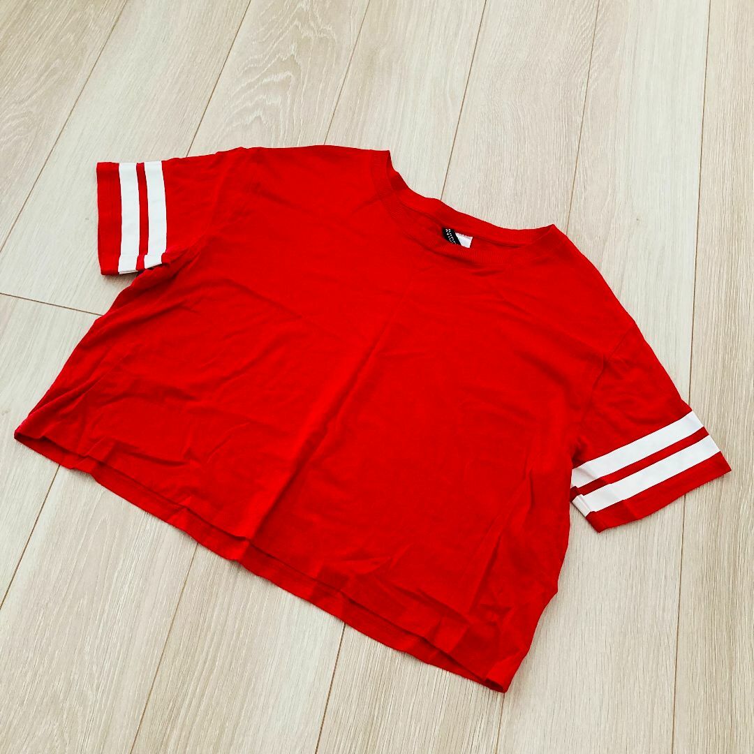 半袖シャツ　半袖Tシャツ　赤白　クロップドトップス　クロップドTシャツ　Lサイズ レディースのトップス(Tシャツ(半袖/袖なし))の商品写真