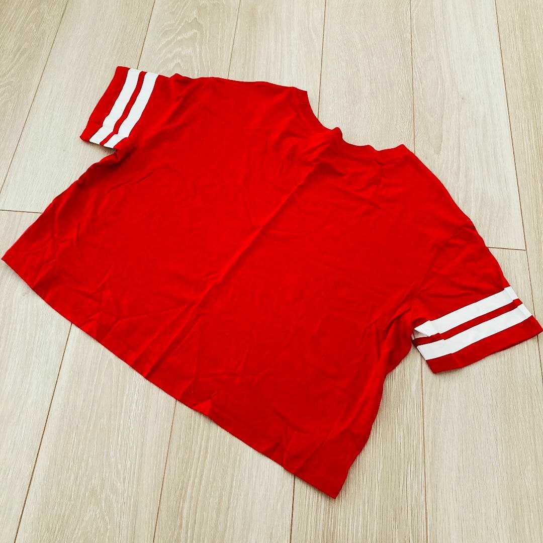 半袖シャツ　半袖Tシャツ　赤白　クロップドトップス　クロップドTシャツ　Lサイズ レディースのトップス(Tシャツ(半袖/袖なし))の商品写真