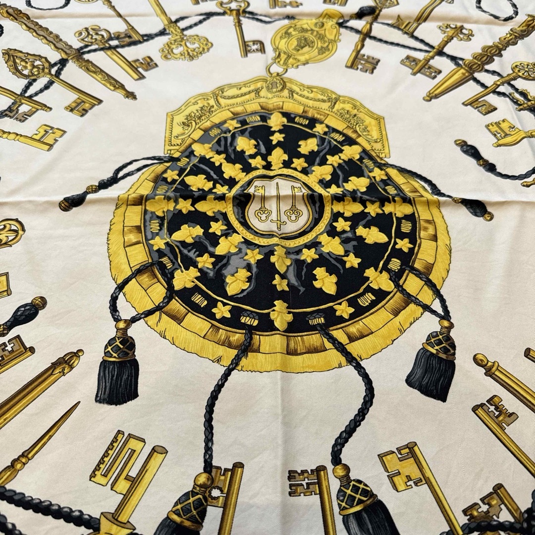 HERMES - Hermes エルメス カレ90 THE KEYS RARE 鍵 シルク HERMES - Hermes エルメス カレ90 THE KEYS RARE 鍵 シルク