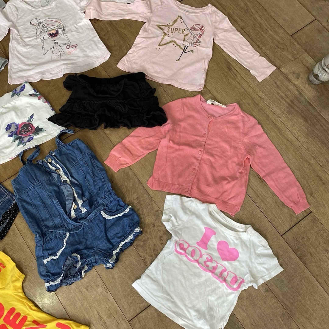 babyGAP(ベビーギャップ)のまとめ売り　90 長袖　サロペット　新品美品あり キッズ/ベビー/マタニティのキッズ服女の子用(90cm~)(Tシャツ/カットソー)の商品写真