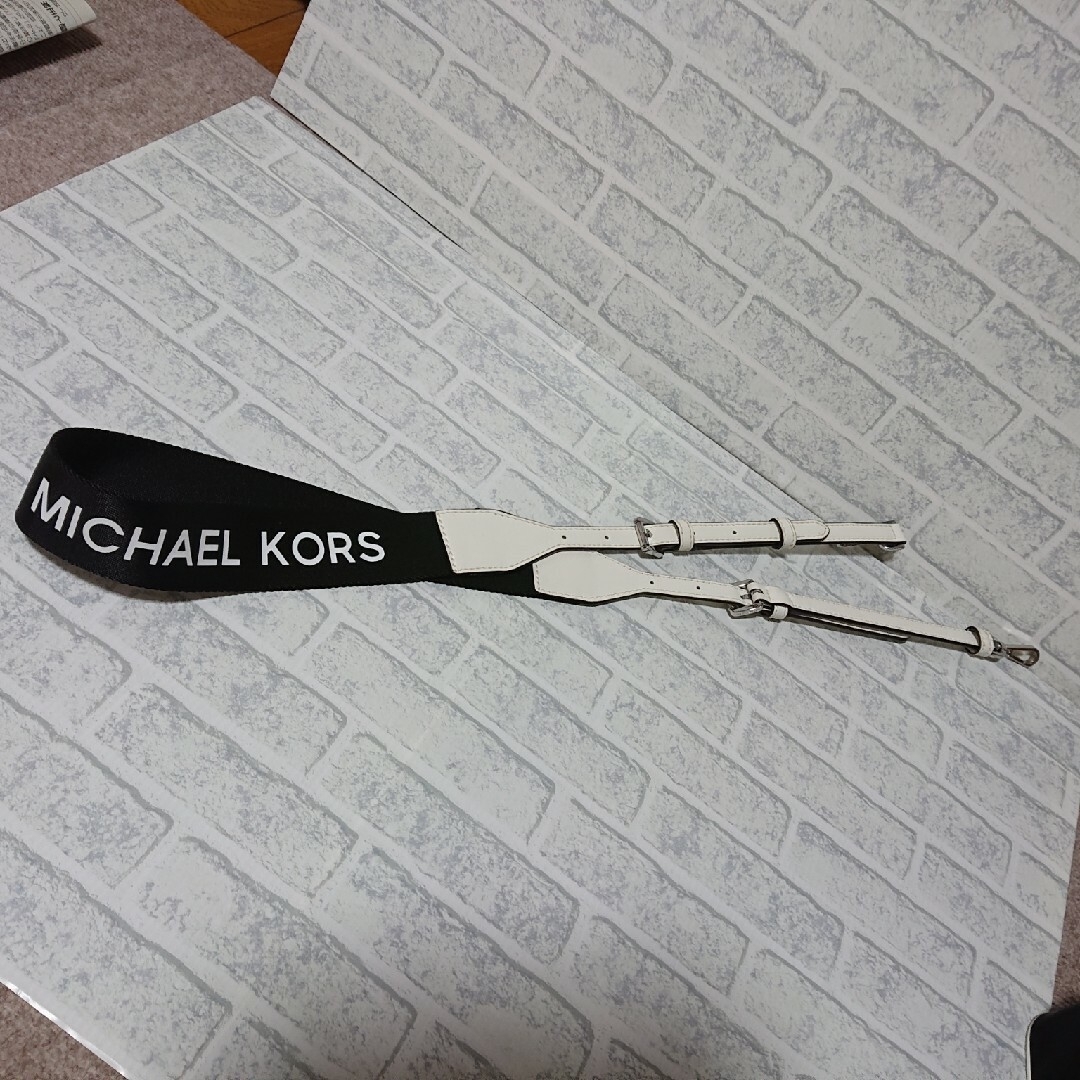 Michael Kors(マイケルコース)の(美品)MKミニショルダーバッグ レディースのバッグ(ショルダーバッグ)の商品写真