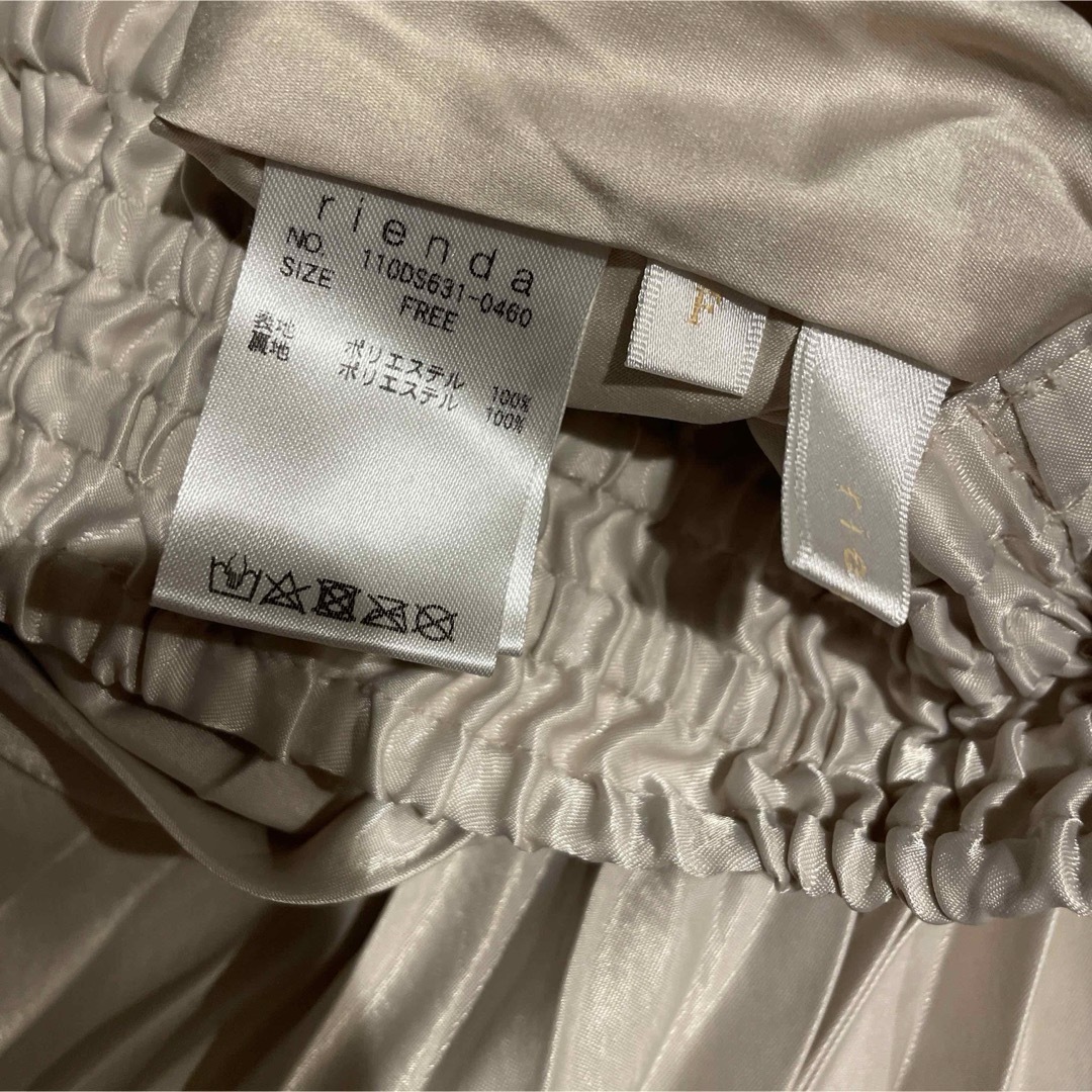 rienda(リエンダ)のrienda Shiny Pleats J/W Long SK ライトベージュ レディースのスカート(ロングスカート)の商品写真