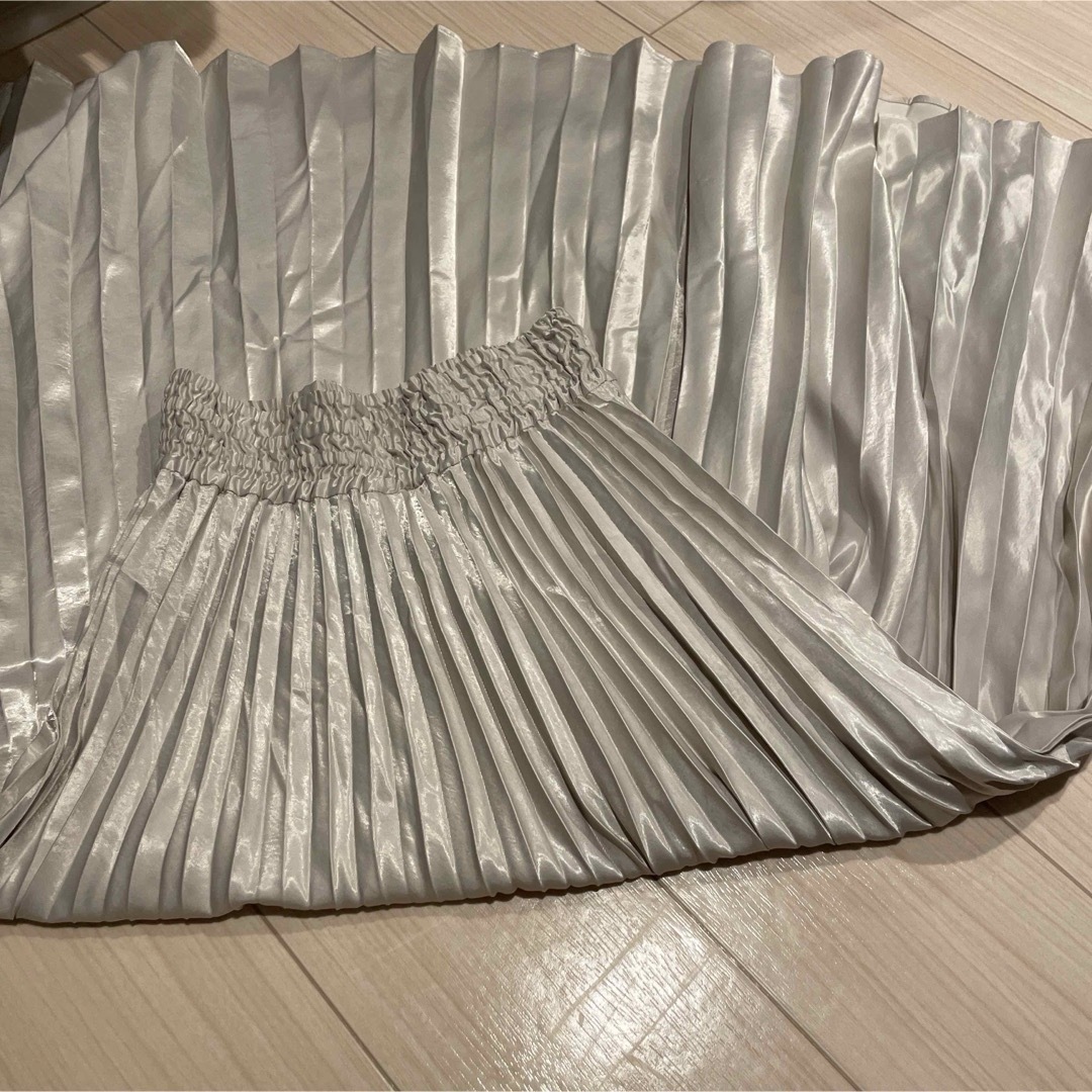 rienda(リエンダ)のrienda Shiny Pleats J/W Long SK ライトベージュ レディースのスカート(ロングスカート)の商品写真