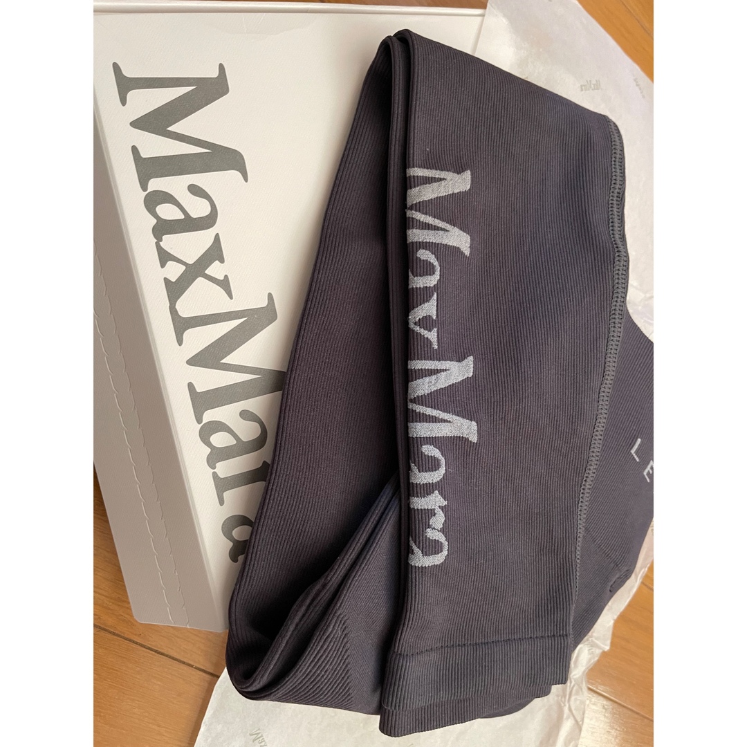 レッグウェア新品　新発売MAXMARA　ヨガレギンス　ヨガウェア　グレー　スポーツ Mサイズ