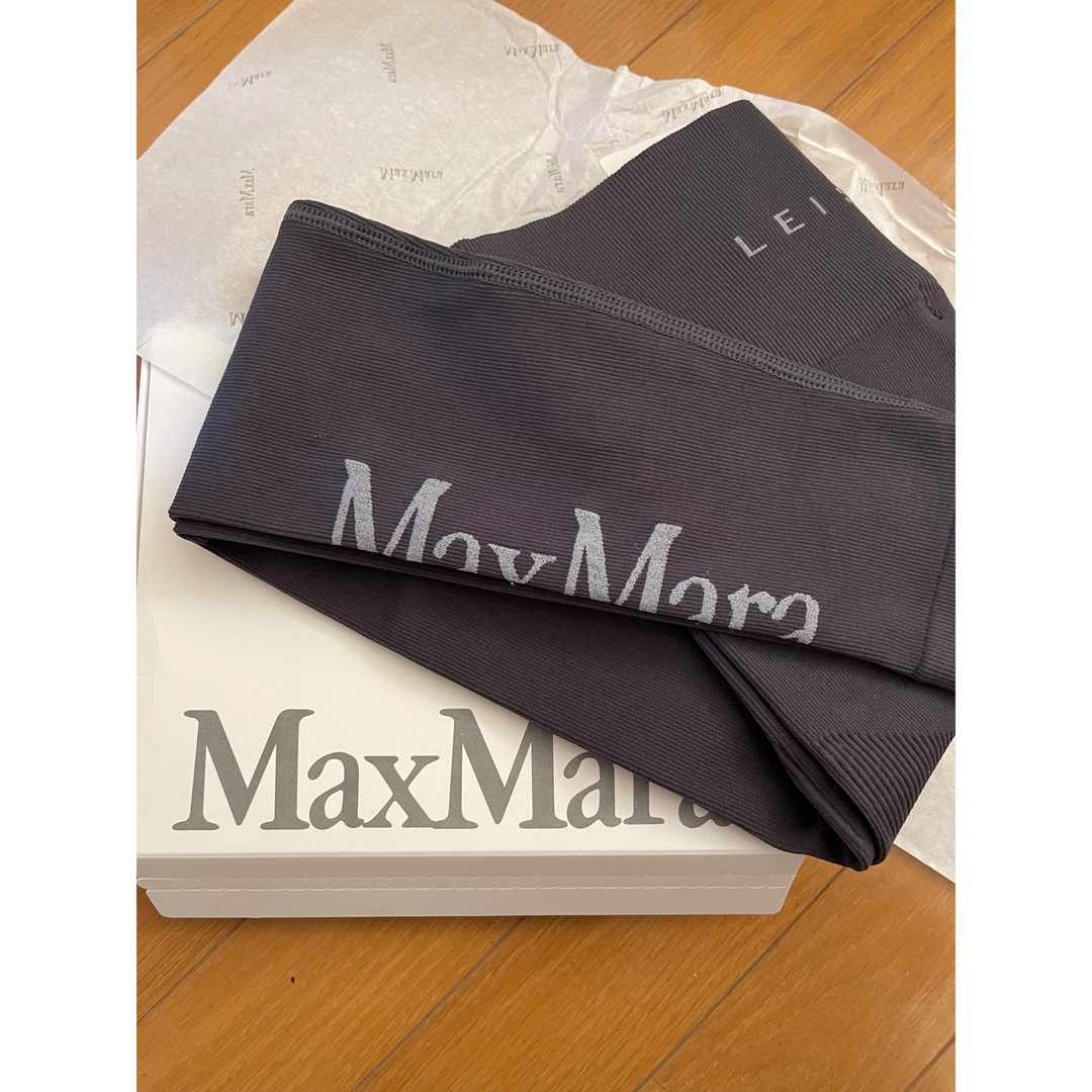 レッグウェア新品　新発売MAXMARA　ヨガレギンス　ヨガウェア　グレー　スポーツ Mサイズ