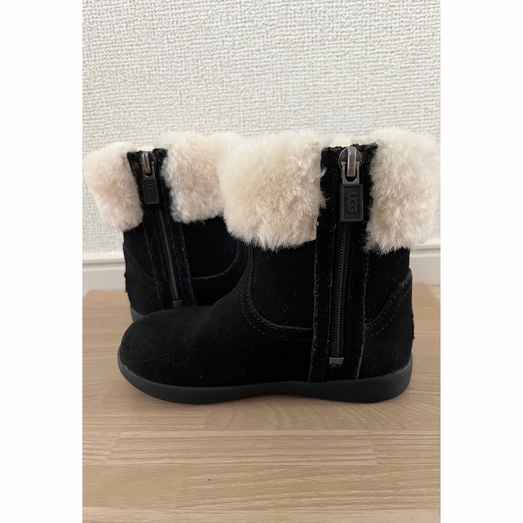 UGG(アグ)のUGGショートブーツ　15cm   UGG  キッズ/ベビー/マタニティのキッズ靴/シューズ(15cm~)(ブーツ)の商品写真