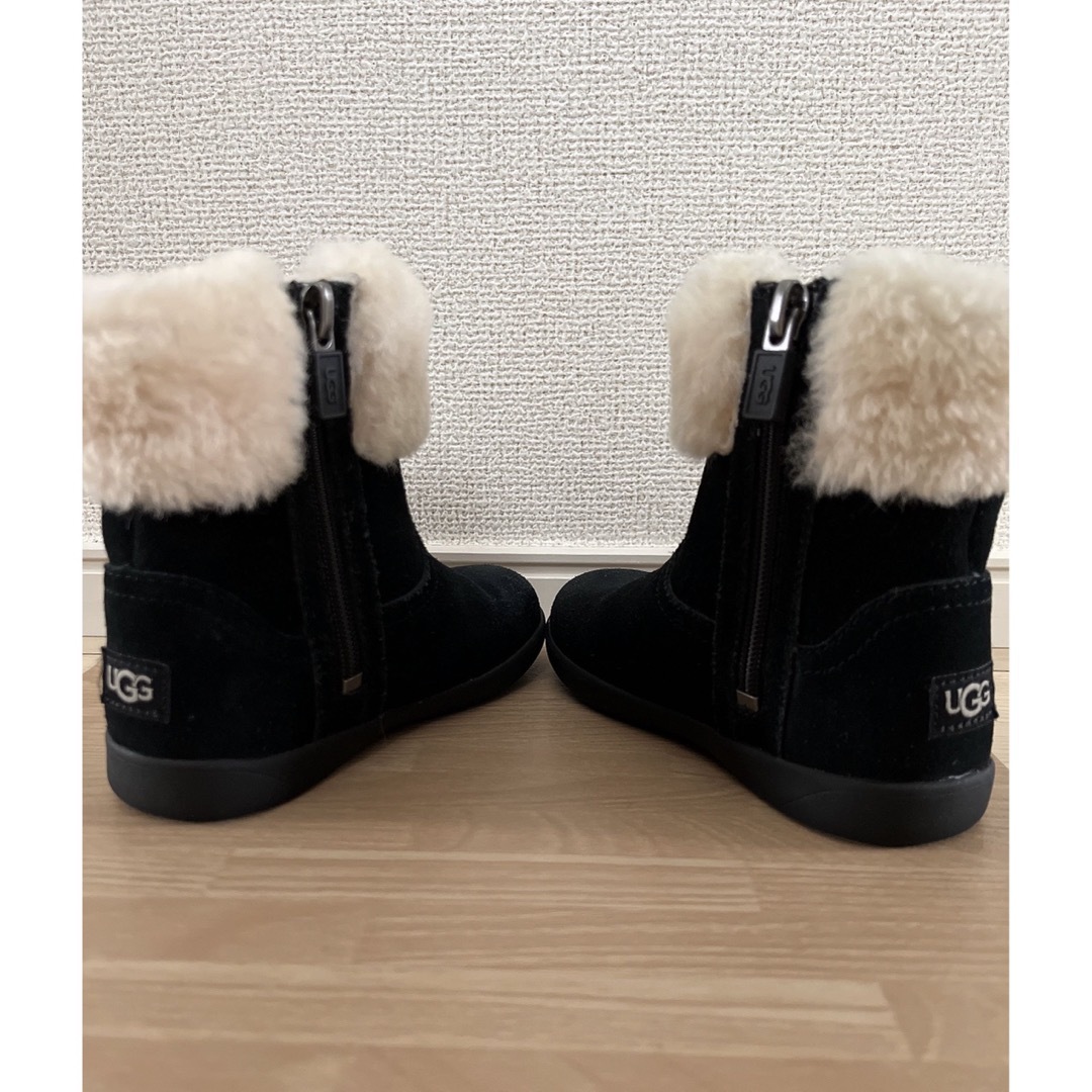 UGG(アグ)のUGGショートブーツ　15cm   UGG  キッズ/ベビー/マタニティのキッズ靴/シューズ(15cm~)(ブーツ)の商品写真