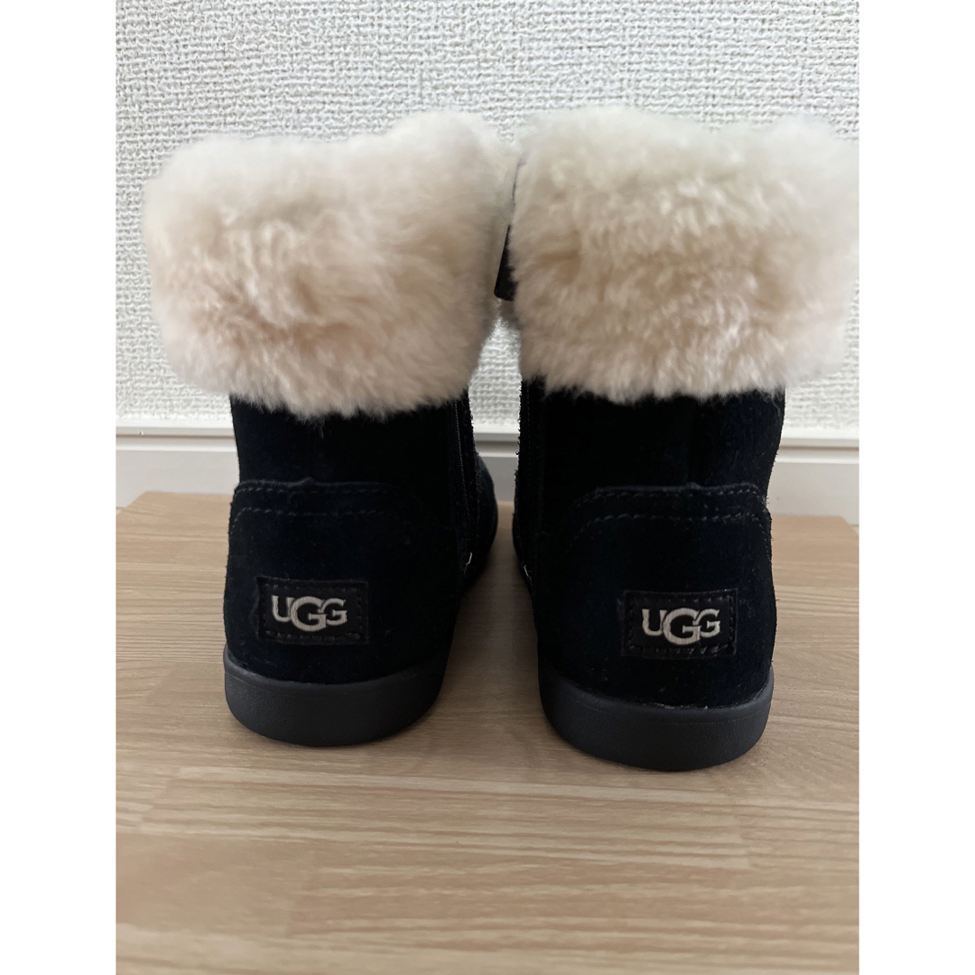 UGG(アグ)のUGGショートブーツ　15cm   UGG  キッズ/ベビー/マタニティのキッズ靴/シューズ(15cm~)(ブーツ)の商品写真
