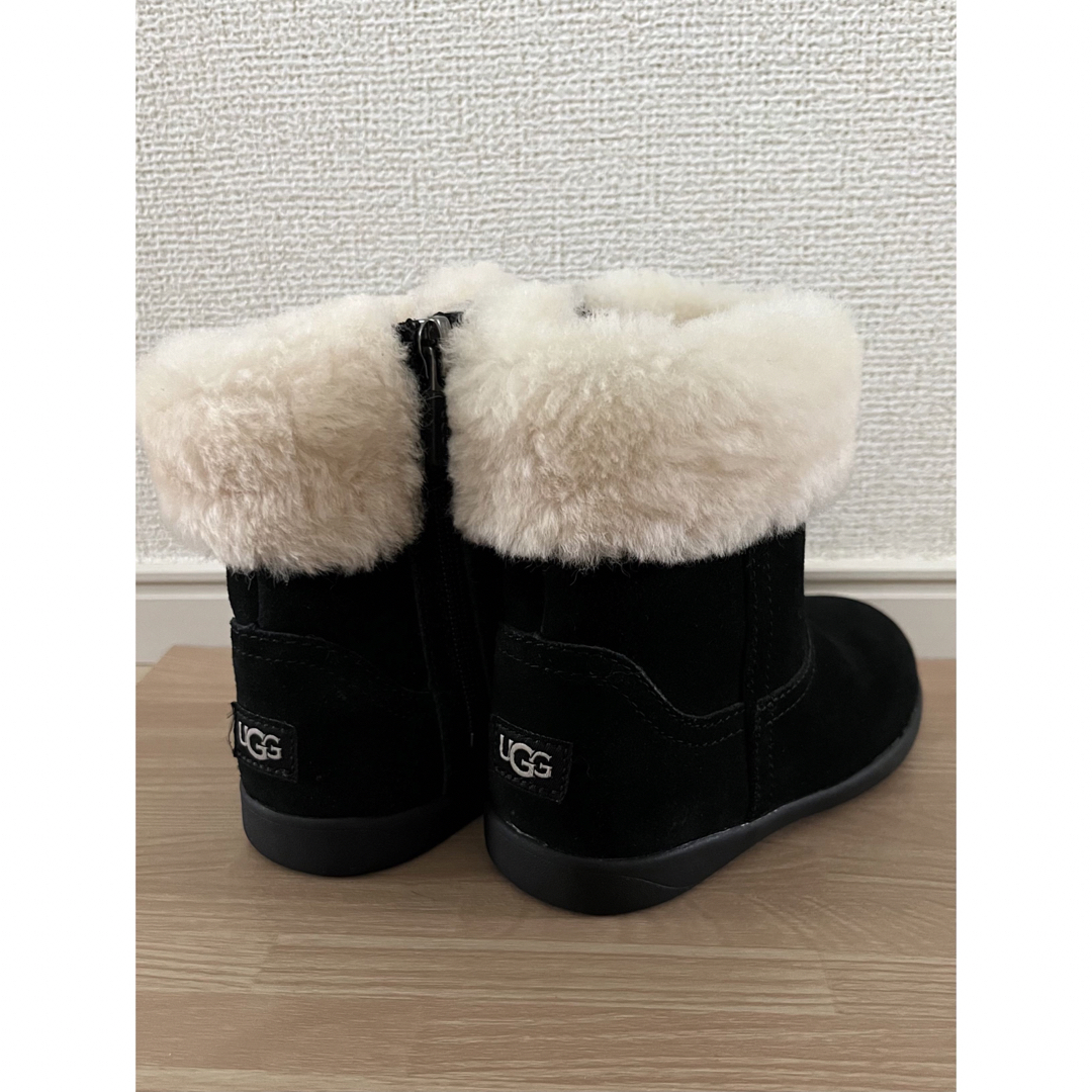 UGG(アグ)のUGGショートブーツ　15cm   UGG  キッズ/ベビー/マタニティのキッズ靴/シューズ(15cm~)(ブーツ)の商品写真