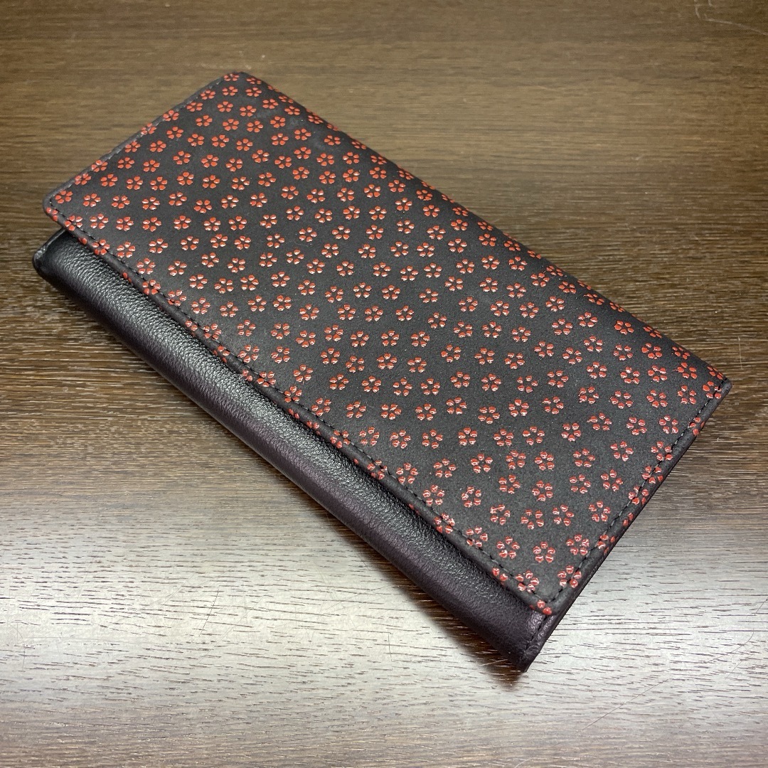 印伝　中ファスナー長財布　赤桜 レディースのファッション小物(財布)の商品写真