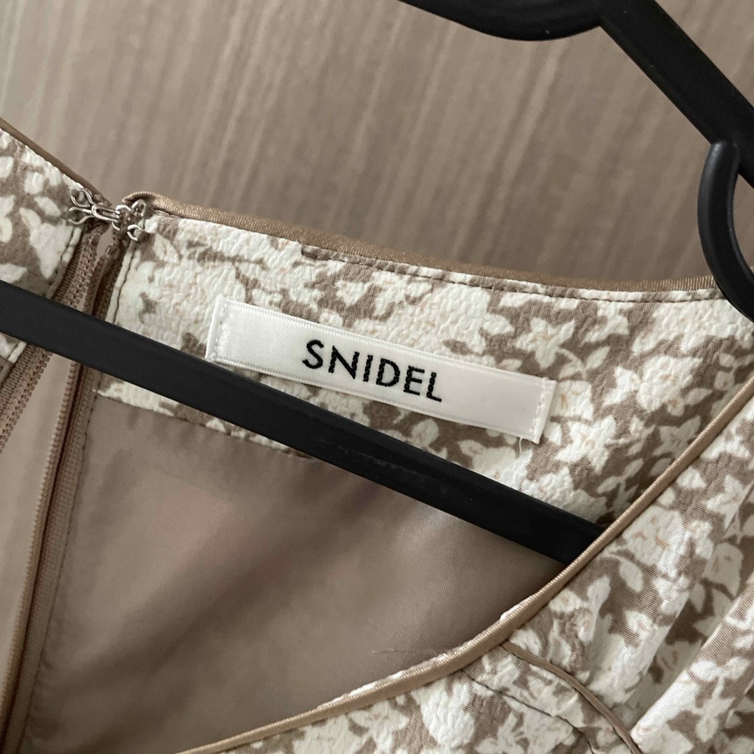 SNIDEL(スナイデル)のSustainableバリエプリントワンピース レディースのワンピース(ロングワンピース/マキシワンピース)の商品写真