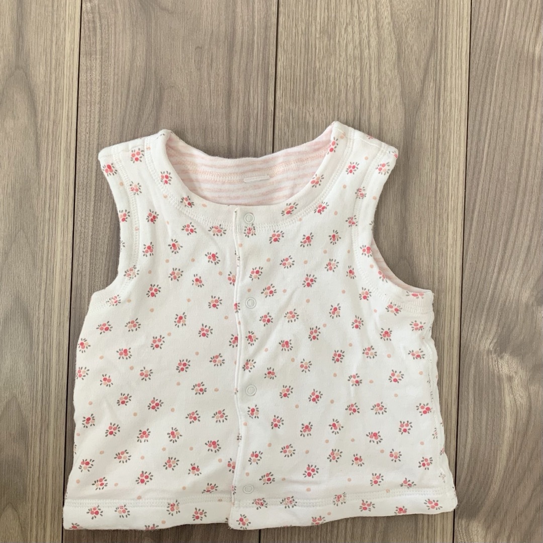 babyGAP(ベビーギャップ)のbabyGAP リバーシブル　ベスト　女の子 キッズ/ベビー/マタニティのベビー服(~85cm)(カーディガン/ボレロ)の商品写真