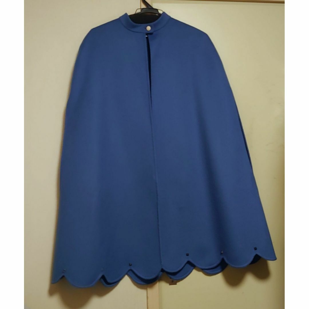 VALENTINO - VALENTINO ロックスタッズ スカラップ ケープ VALENTINO - VALENTINO ロックスタッズ スカラップ ケープ