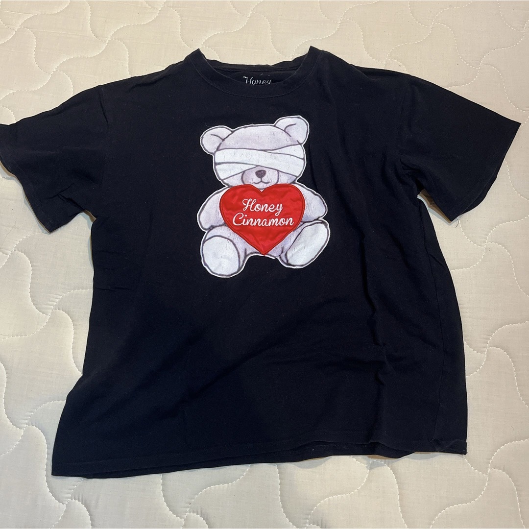 Honey Cinnamon(ハニーシナモン)のハニーシナモン ハニシナ 目隠しくまTシャツ 木崎ゆりあ着用  黒 レディースのトップス(Tシャツ(半袖/袖なし))の商品写真