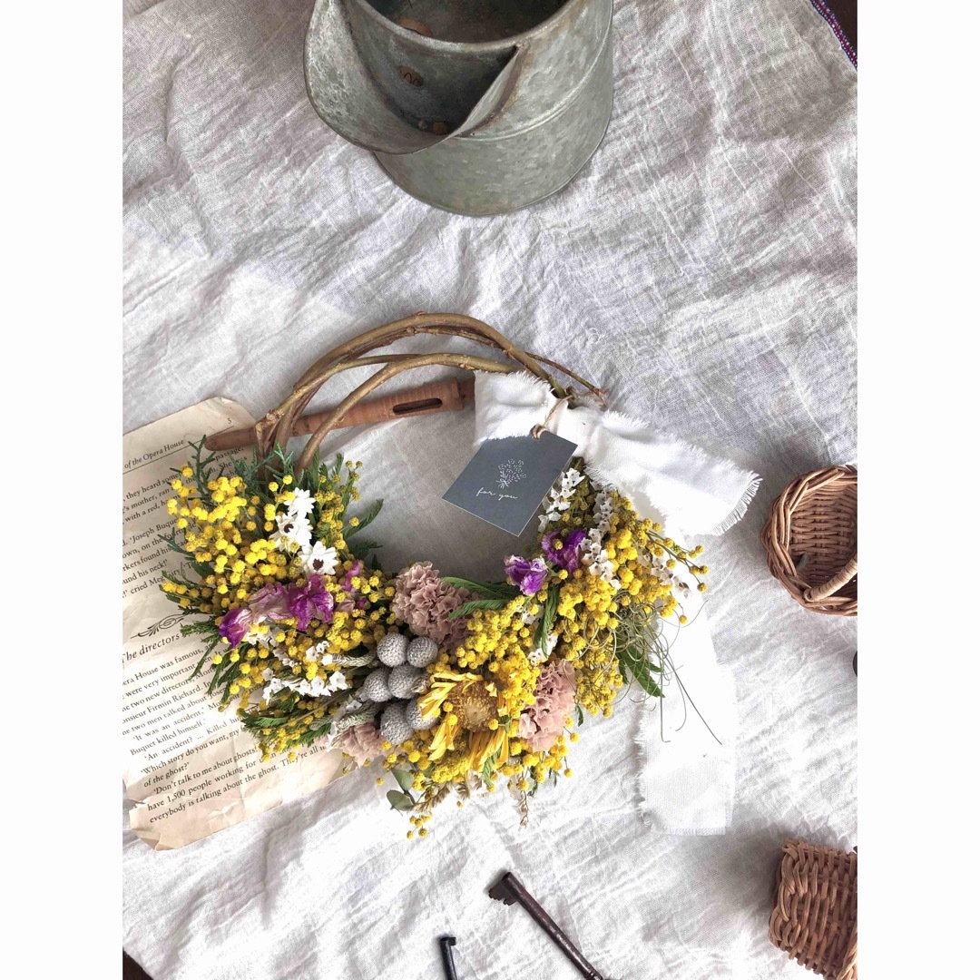春待ち　ミランドールミモザとスイートピーのハーフリース ハンドメイドのフラワー/ガーデン(リース)の商品写真