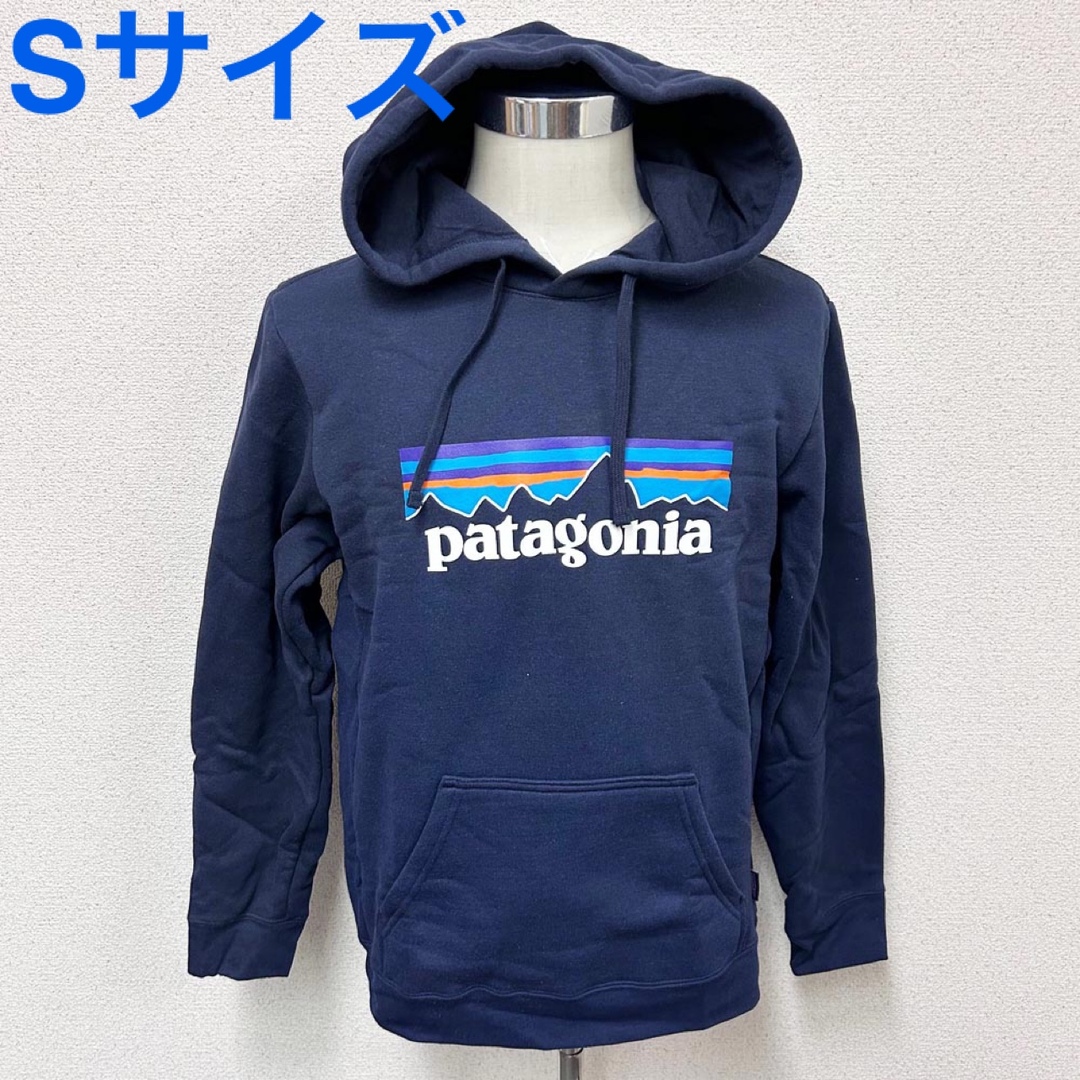 patagonia(パタゴニア)の新品 パタゴニア P-6 ロゴ アップライザル フーディー ネイビー Sサイズ メンズのトップス(パーカー)の商品写真