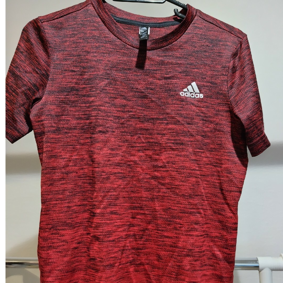 adidas(アディダス)のスポーツＴシャツ　１５０ キッズ/ベビー/マタニティのキッズ服男の子用(90cm~)(Tシャツ/カットソー)の商品写真