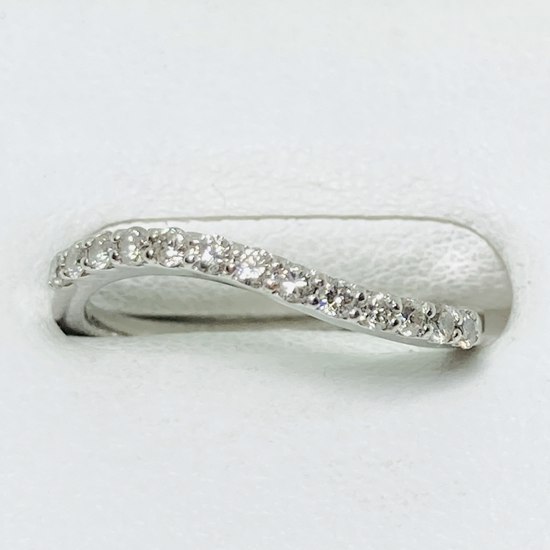 K18WG 緩やかカーブ ダイヤモンド ハーフ エタニティリング D:0.26 レディースのアクセサリー(リング(指輪))の商品写真