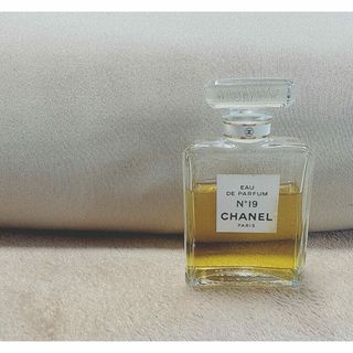 シャネル(CHANEL)のCHANEL No.19 50ml 【 シャネル 】 オードパルファム used(香水(女性用))