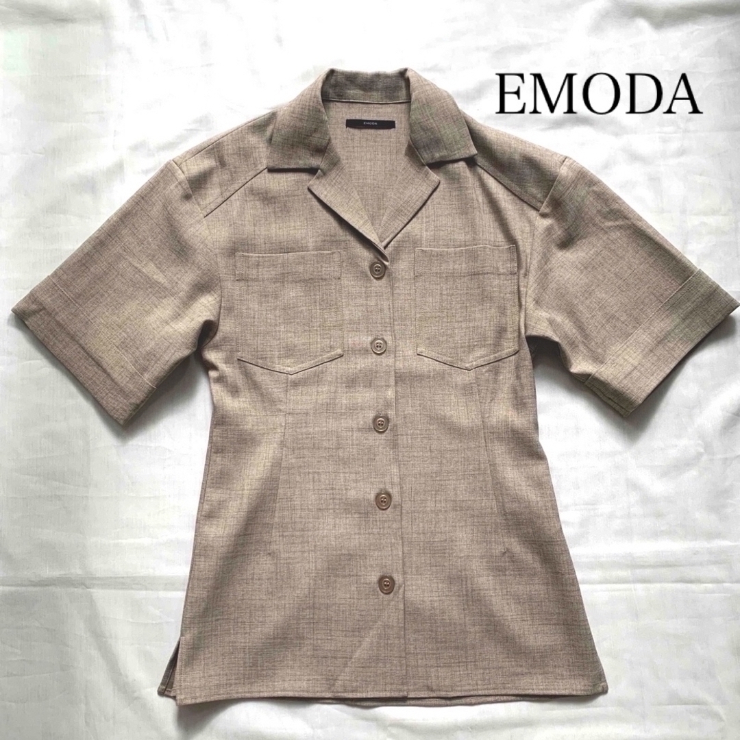 EMODA(エモダ)の【ほぼ未使用】EMODA エモダ　ハーフスリーブミディーシャツ　ベージュ　 レディースのトップス(シャツ/ブラウス(半袖/袖なし))の商品写真