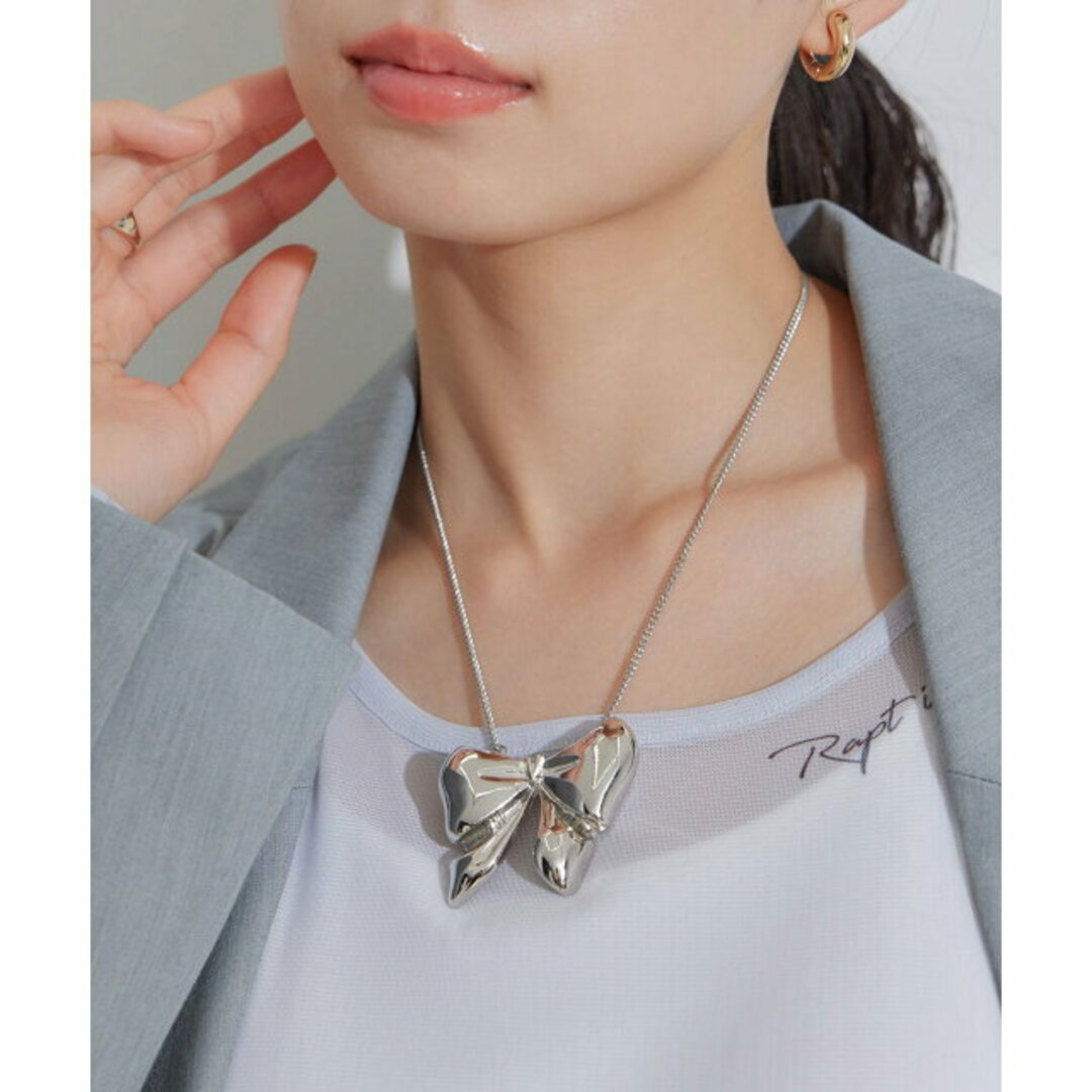 ViS(ヴィス)の【シルバー(93)】【F】ビッグリボンネックレス レディースのアクセサリー(ネックレス)の商品写真