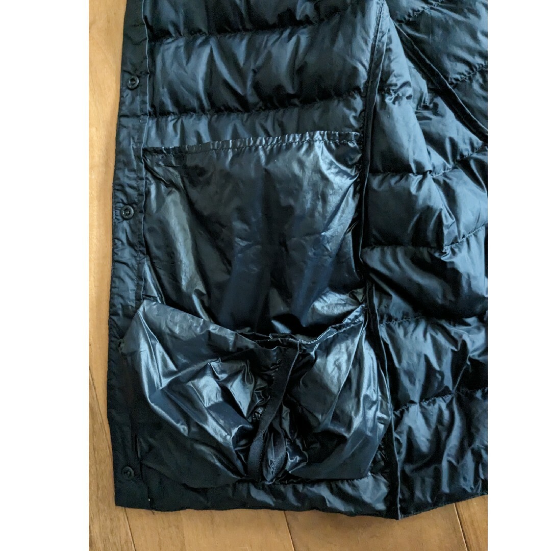 美品 無印良品 ダウンベスト 黒 パッカブル レディース XL レディースのジャケット/アウター(ダウンベスト)の商品写真