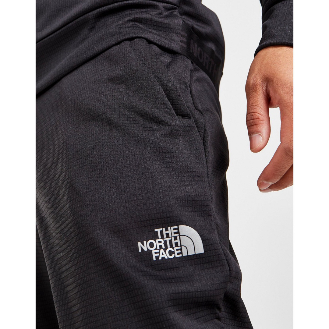 THE NORTH FACE(ザノースフェイス)の【海外限定】TNF ジョガーパンツ　ブラック メンズ  Sサイズ メンズのパンツ(その他)の商品写真