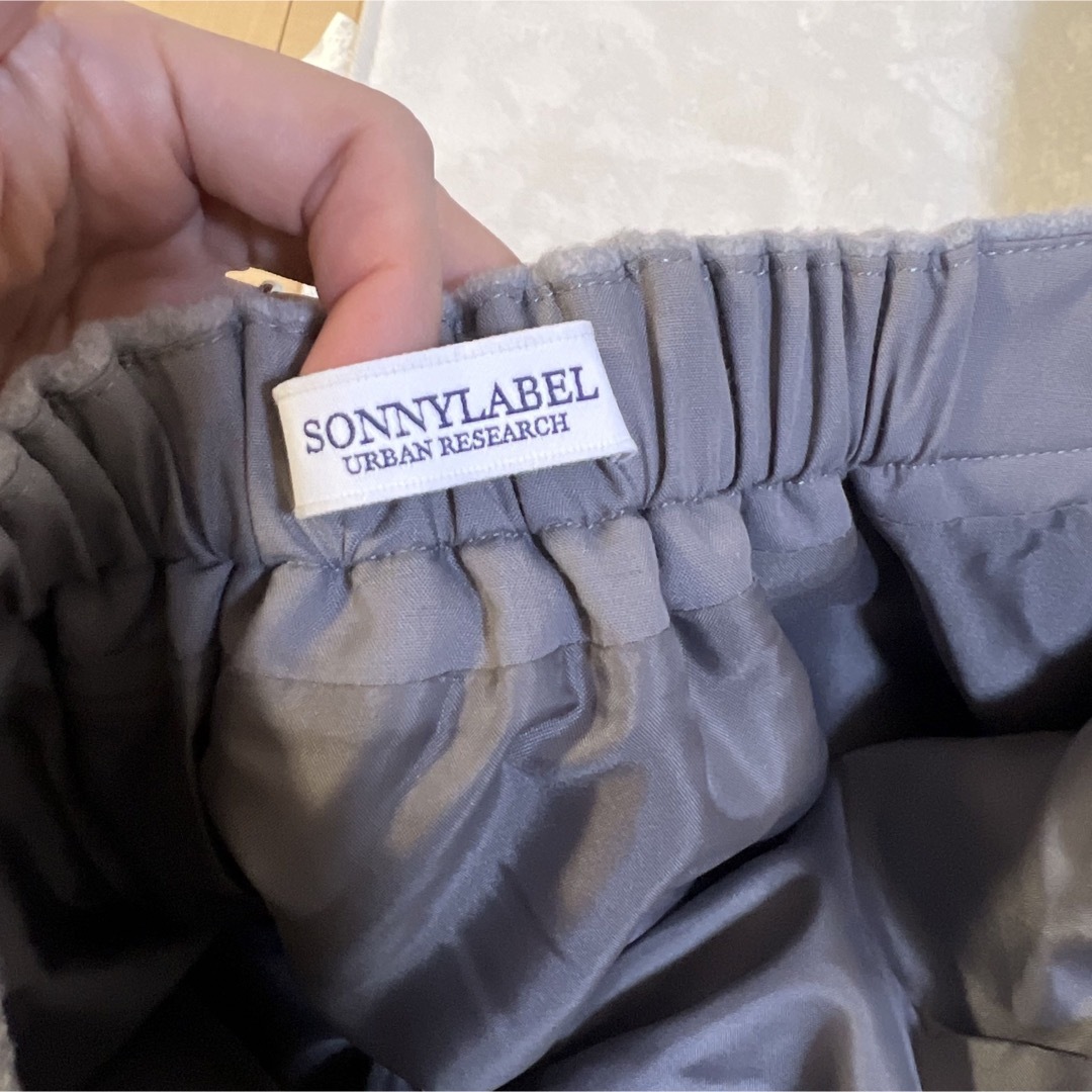 URBAN RESEARCH SONNY LABEL(アーバンリサーチサニーレーベル)のアーバンリサーチ　サニーレーベル　台形スカート　ライトグレー レディースのスカート(ひざ丈スカート)の商品写真