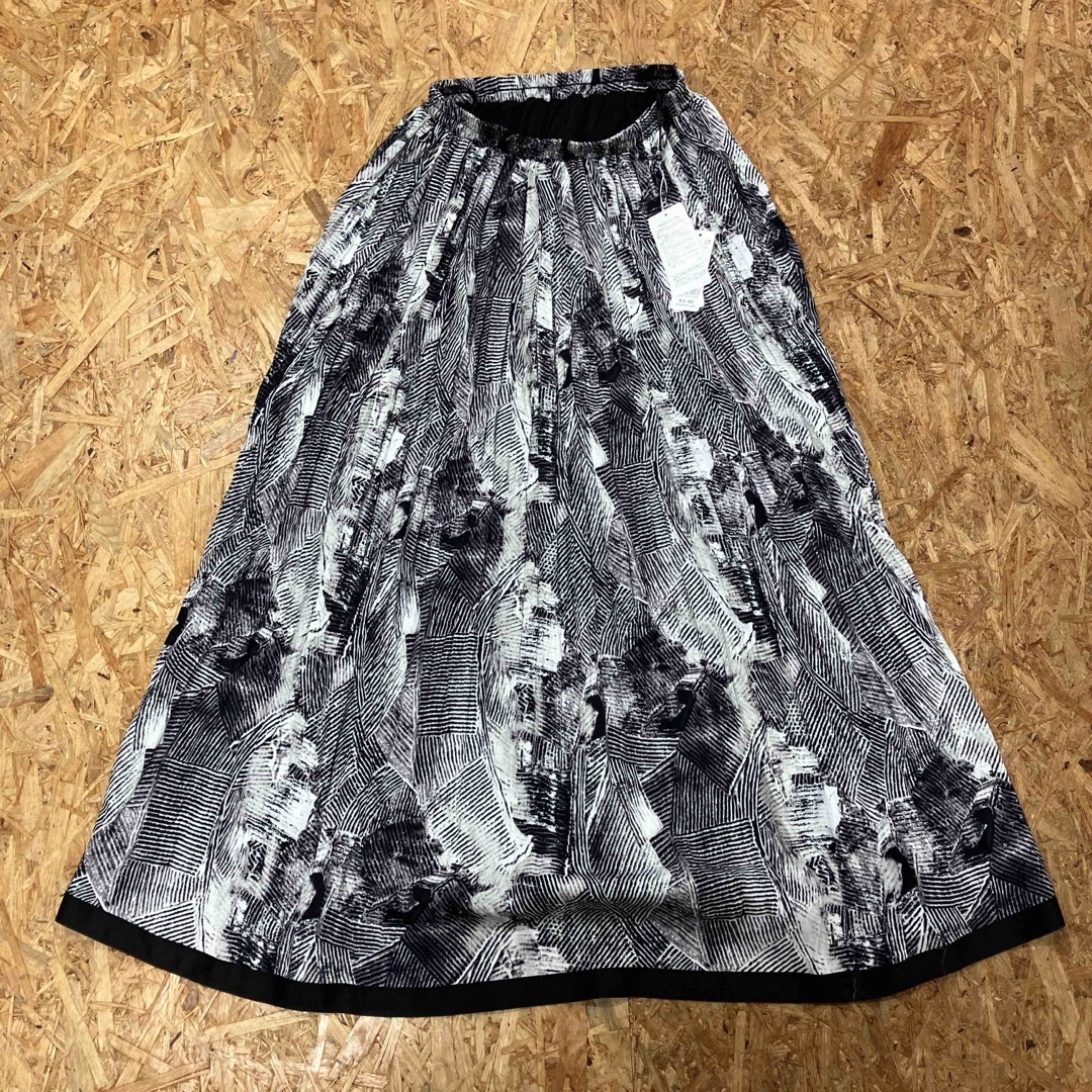 Sugar Rose(シュガーローズ)のタグ付き！　SUGAR ROSE 総柄スカート　ロングスカート　 レディースのスカート(ロングスカート)の商品写真