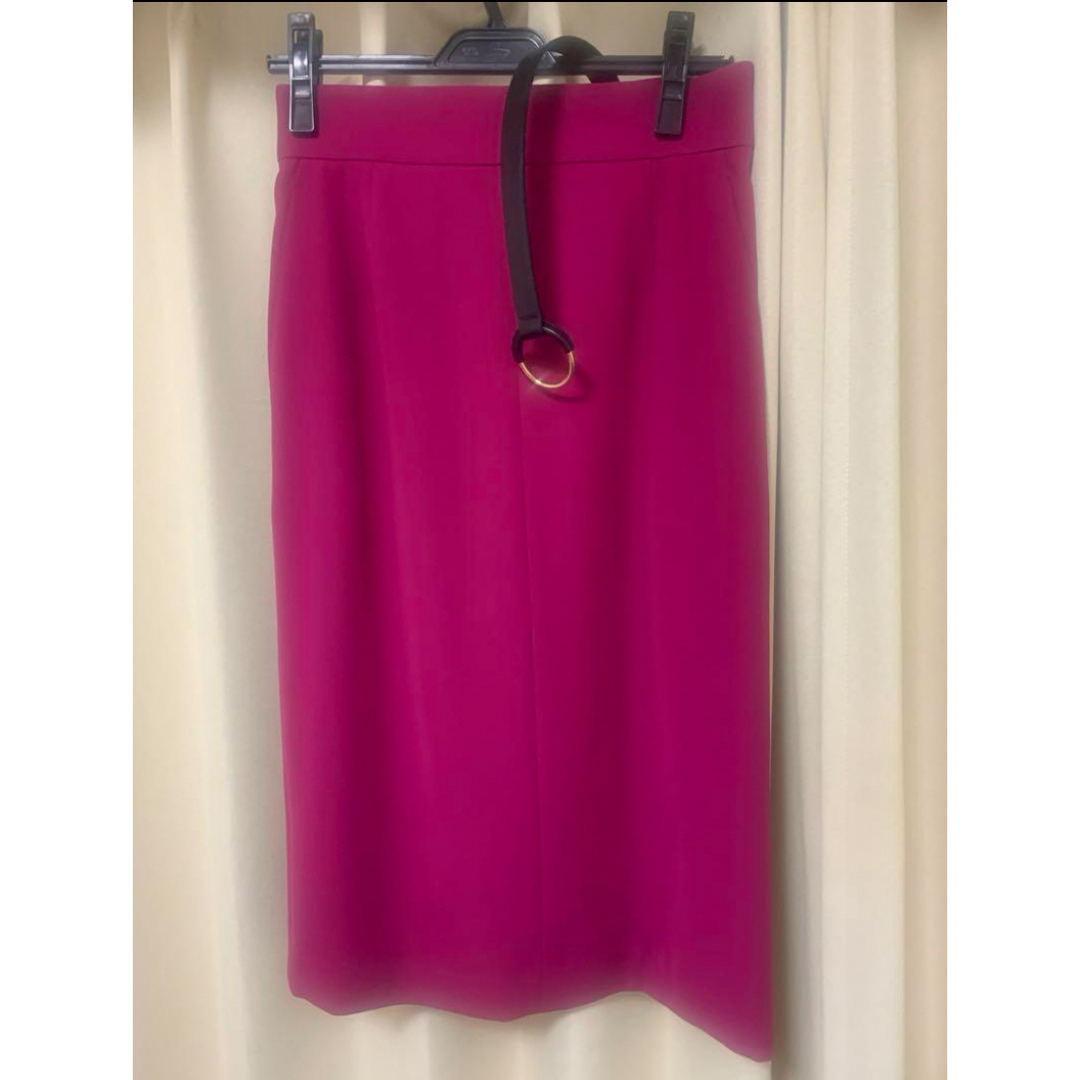 Pinky&Dianne(ピンキーアンドダイアン)の【新品】レザーベルト付きタイトスカート マゼンダ1 レディースのスカート(ひざ丈スカート)の商品写真
