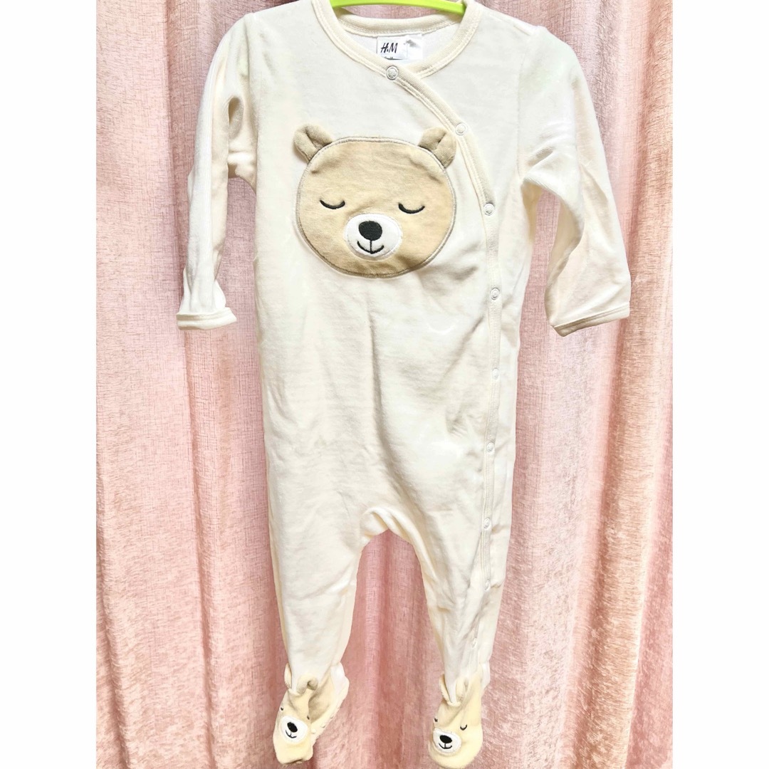 H&M(エイチアンドエム)のH&M  BABY くま　ベロア　オールインワン　パジャマ　75 キッズ/ベビー/マタニティのベビー服(~85cm)(ロンパース)の商品写真