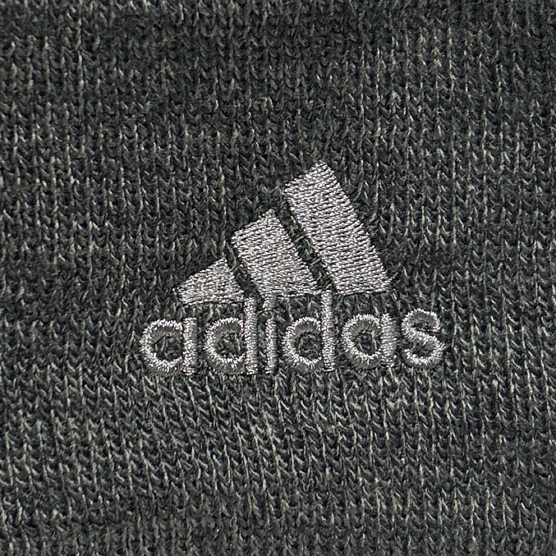 adidas(アディダス)の新品・未使用　adidas アディダス　ロゴキャップ　ニットキャップ　ニット帽 メンズの帽子(ニット帽/ビーニー)の商品写真