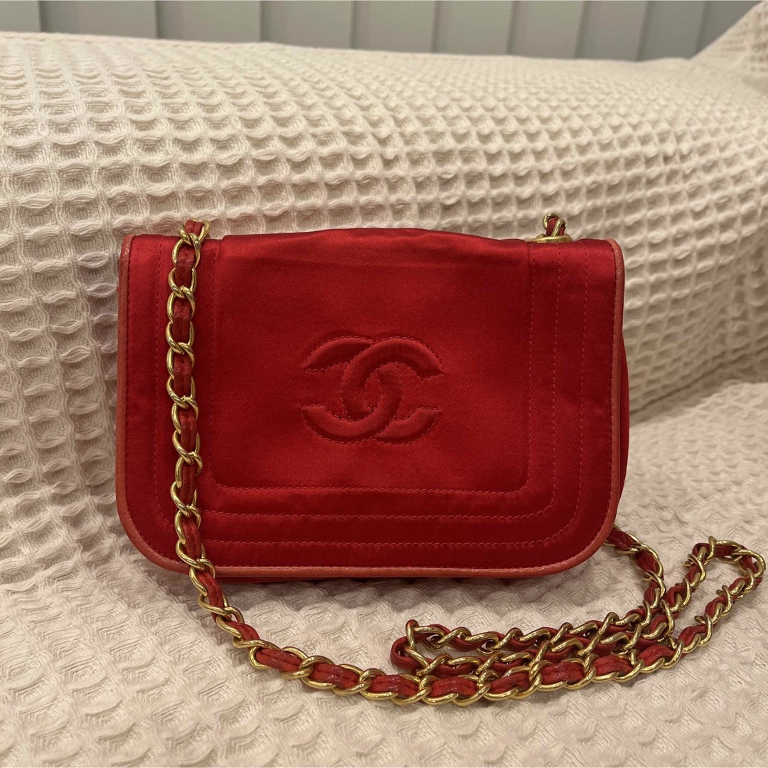 レディースCHANEL シャネル ココマーク　チェーンショルダーバッグ　赤