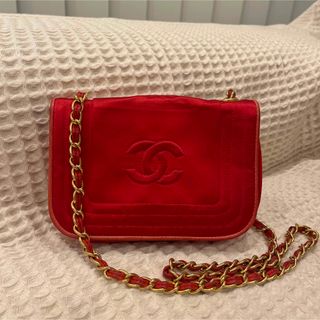 シャネル(CHANEL)のCHANEL シャネル ココマーク　チェーンショルダーバッグ　赤(ショルダーバッグ)