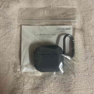 スリーコインズ(3COINS)のシリコンイヤホンケース　ネイビー　AirPods(ストラップ/イヤホンジャック)