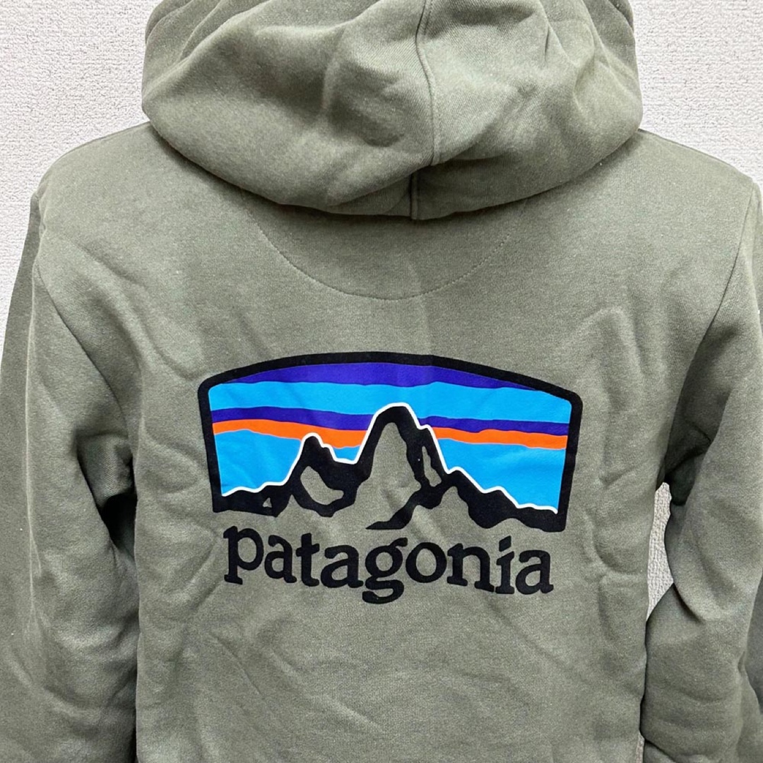 patagonia(パタゴニア)の新品 パタゴニア フィッツロイ ホライゾンズアップライザル パーカー カーキ L メンズのトップス(パーカー)の商品写真