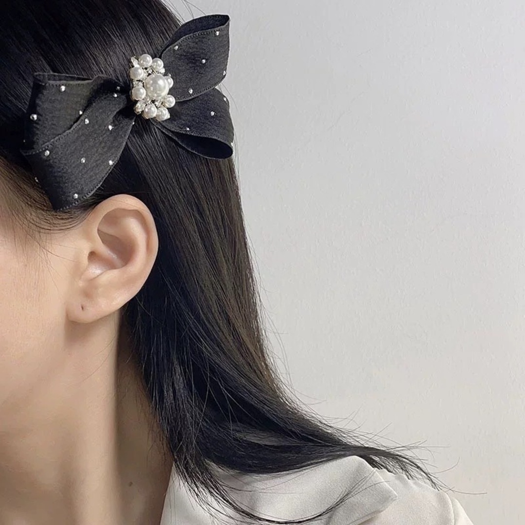 リボンクリップ 黒 キラキラ ブラック ヘアアレンジ ガーリー 可愛い レディースのヘアアクセサリー(ヘアバンド)の商品写真