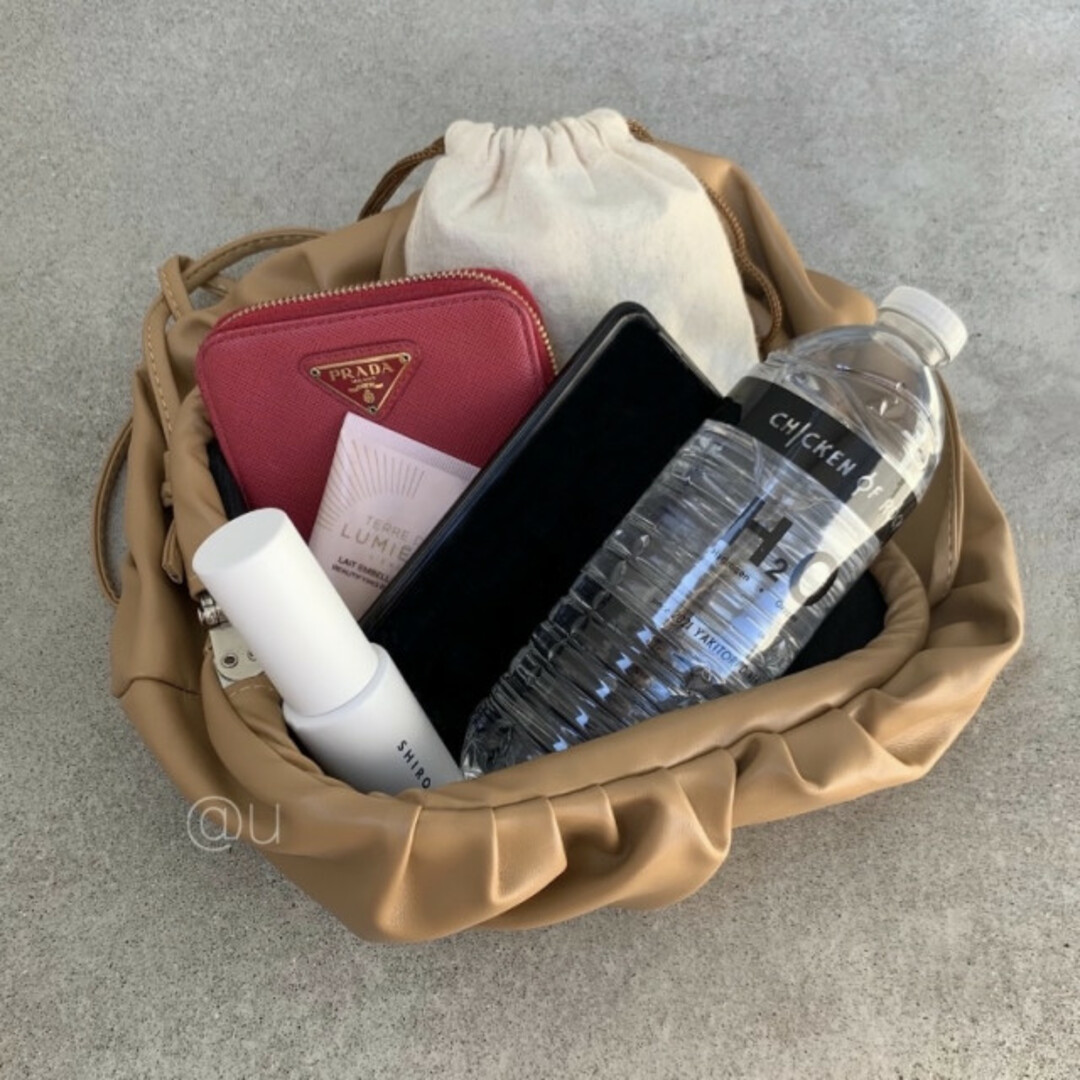 新春SALE‼️ガマグチ ギャザー ショルダーバッグ ベージュ 斜めがけ 韓国 レディースのバッグ(クラッチバッグ)の商品写真