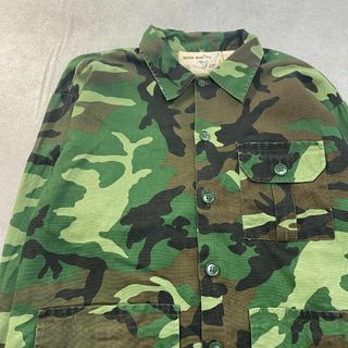 ミリタリー(MILITARY)のミリタリーシャツ　迷彩　ジャケット　古着　グリーン　カーキ系　L(ミリタリージャケット)