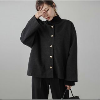 ザラ(ZARA)の【AMERY】2way ハートボタン ショートコート(ノーカラージャケット)