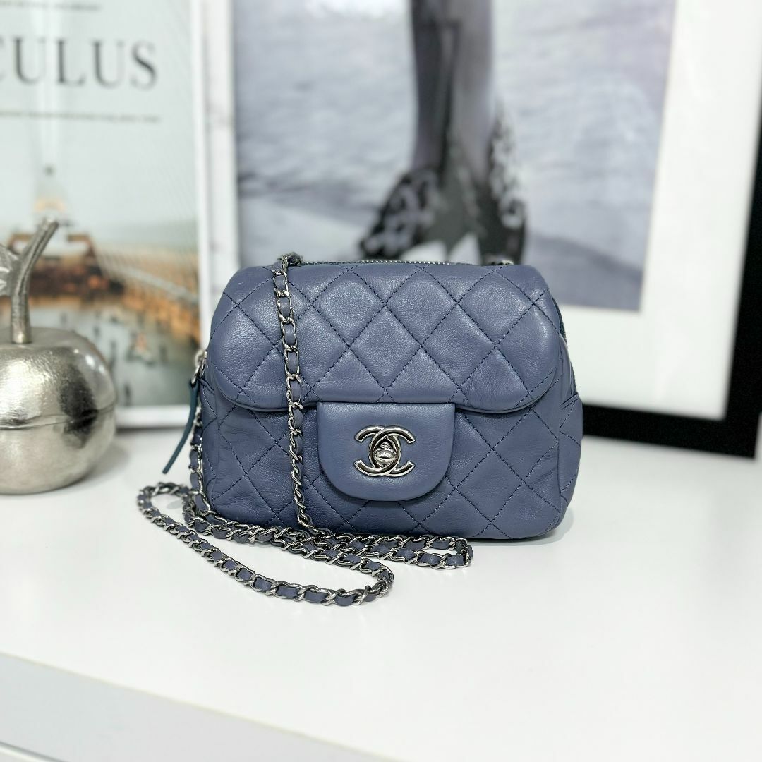 CHANEL(シャネル)のシャネル ラムスキン マトラッセ チェーンウォレット パープル レディースのバッグ(ショルダーバッグ)の商品写真