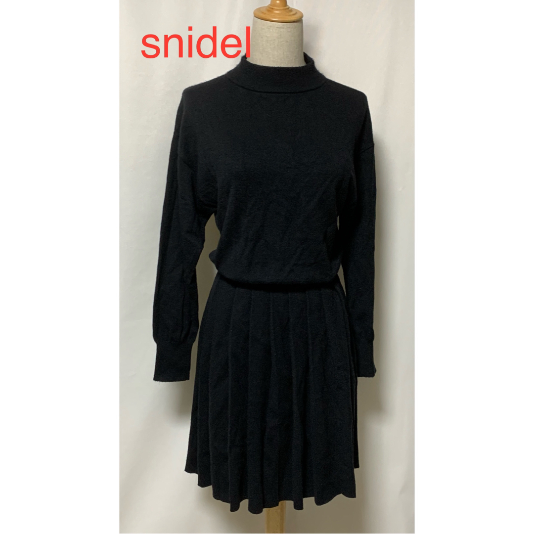 SNIDEL(スナイデル)のsnidel スナイデル ワンピース　ブラックワンピース　ハイネックワンピース レディースのワンピース(ひざ丈ワンピース)の商品写真