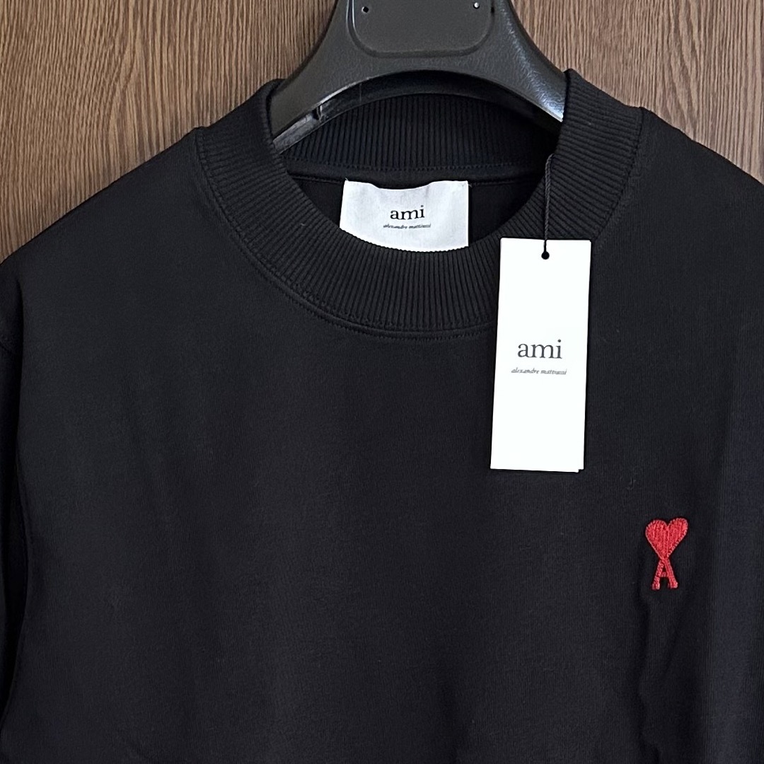 Maison Martin Margiela(マルタンマルジェラ)の黒S新品 AMI Paris アミ グラフィック ロゴ 刺繍 ロング Tシャツ メンズのトップス(スウェット)の商品写真