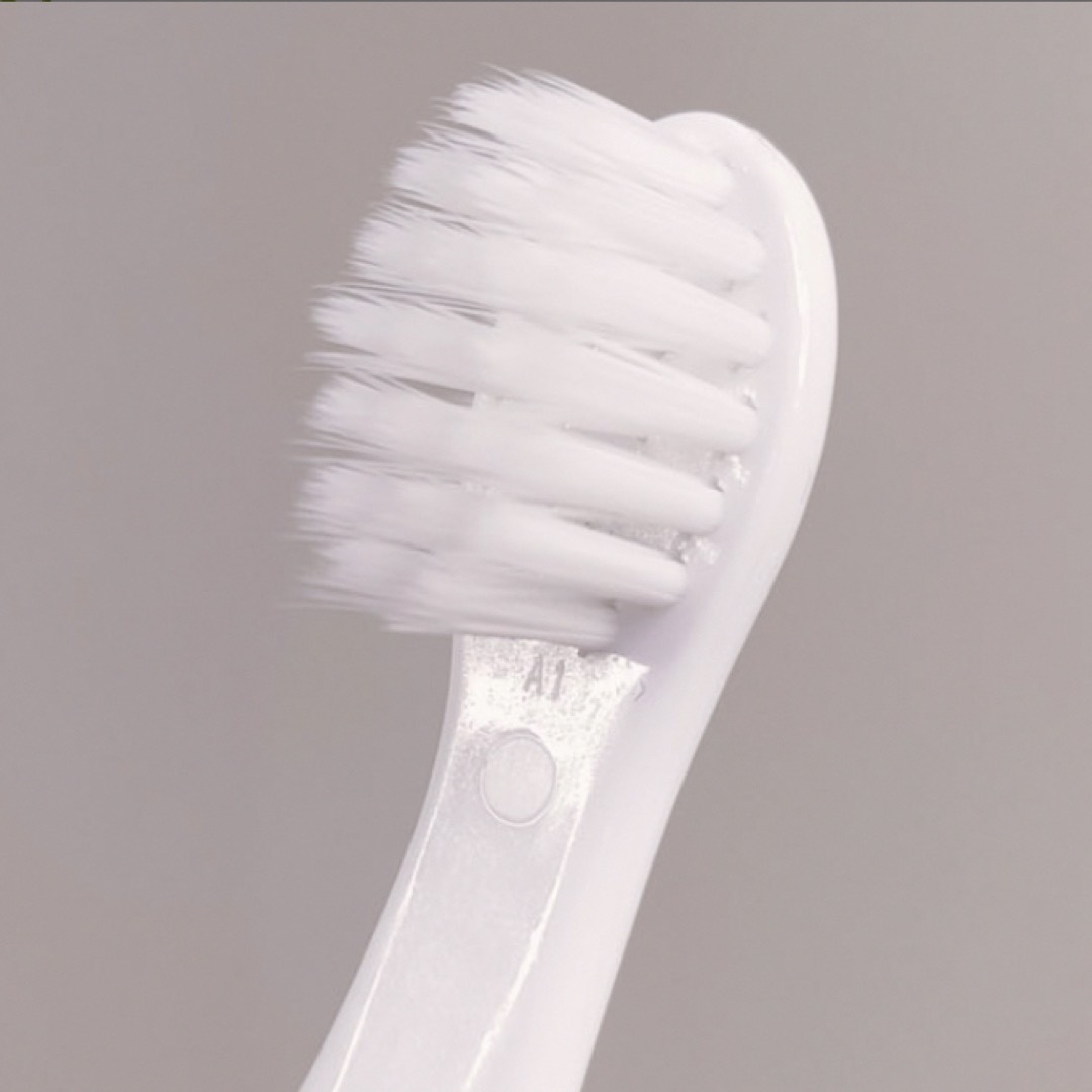 ベビー歯ブラシ　1個　キャップ付 キッズ/ベビー/マタニティの洗浄/衛生用品(歯ブラシ/歯みがき用品)の商品写真